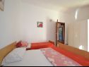 Apartmaji Velebit - 130m to the beach: A1(5+1), A2(7) Starigrad-Paklenica - Riviera Zadar  - Apartma - A1(5+1): spalnica