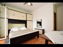 Apartmaji Mirja - 130 m from sea: A1(8+1) Starigrad-Paklenica - Riviera Zadar  - Apartma - A1(8+1): spalnica