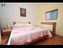 Apartmaji Mirja - 130 m from sea: A1(8+1) Starigrad-Paklenica - Riviera Zadar  - Apartma - A1(8+1): spalnica