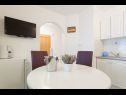 Apartmaji Old Stone: SA1(2), A2(4+1), SA4(2) Sukošan - Riviera Zadar  - Apartma - A2(4+1): kuhinja in jedilnica