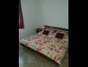 Apartmaji Mare - 20 m from beach: A1(4+4), A2(2+2), A3(2+2) Sukošan - Riviera Zadar  - Apartma - A1(4+4): spalnica