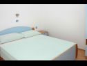 Apartmaji VINK - 80 m from beach A2(4), A3(4), A4(4) Vir - Riviera Zadar  - Apartma - A3(4): spalnica