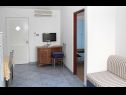 Apartmaji VINK - 80 m from beach A2(4), A3(4), A4(4) Vir - Riviera Zadar  - Apartma - A4(4): dnevna soba