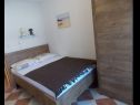 Apartmaji Sanja - 100 meters to the beach A1(4+1), A2(4+1), A3(4+1), A4(4+1) Vir - Riviera Zadar  - Apartma - A1(4+1): spalnica