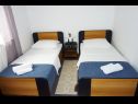 Apartmaji Bozica - 70m from the beach & parking: A1(4), A2-prvi kat(4+1), A3(4), A4-drugi kat(4+1) Vir - Riviera Zadar  - Apartma - A1(4): spalnica
