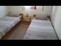 Apartmaji Vanja - terrace & BBQ A1(4+2), A2(4+1) Vir - Riviera Zadar  - Apartma - A1(4+2): spalnica