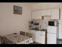 Apartmaji Snjeza - 80 m from beach: A1 Studio (4), A2 Apartman (2+2) Vir - Riviera Zadar  - Apartma - A1 Studio (4): kuhinja in jedilnica