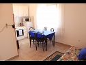 Apartmaji in sobe Jagoda - comfy and cozy : A1 Lijevi (3+2), A2 Desni (3+2), R1(4) Zadar - Riviera Zadar  - Apartma - A2 Desni (3+2): kuhinja in jedilnica