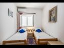 Apartmaji Marinka - with backyard; A1(4), A2(4) Zadar - Riviera Zadar  - Apartma - A1(4): spalnica
