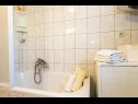 Apartmaji Suza - relaxing & beautiful: A1(2+2), A2(4+2) Zadar - Riviera Zadar  - Apartma - A1(2+2): kopalnica s straniščem