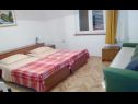 Apartmaji Miki - 50 M from the beach : A1(4+1), A2(4+1), A3(4+1) Zadar - Riviera Zadar  - Apartma - A1(4+1): spalnica