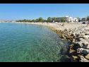 Apartmaji Mar - private parking: A1(4) Zadar - Riviera Zadar  - plaža