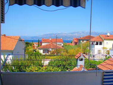 Apartmaji Slavica - Apartment with large terrace: A1(4) Supetar - Otok Brač 