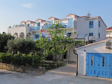 Apartmaji Blue - 200 m from sea: A11(2+2), A12(2+2), SA13(3), SA14(3), A15(2+2), A16(2+2) Sućuraj - Otok Hvar 