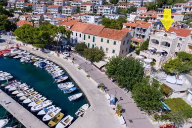 Apartmaji in sobe Hope - 30m to the sea & seaview: R1(3), R3(3), A2(3), A4(4) Brela - Riviera Makarska 