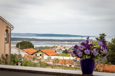 Apartmaji Nada- sea view: A1 - Ljubičasti (4+2), A2 - Crveni (4+2) Banjol - Otok Rab 