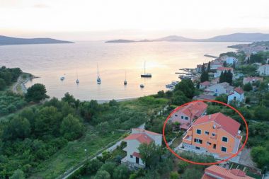 Apartmaji Njoko - sea view & private parking: A1(2+2), A2(3+2) Šepurine (Otok Prvić) - Riviera Šibenik 