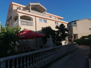 Apartmaji Budi - near sandy beach A1(4), A2(4), A3(4) Vodice - Riviera Šibenik 