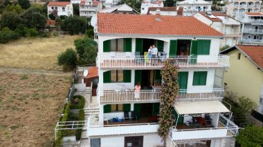 Apartmaji Ante - 60m from the sea: A1(2+3), A2(2+2), A4(6+2) Seget Donji - Riviera Trogir 
