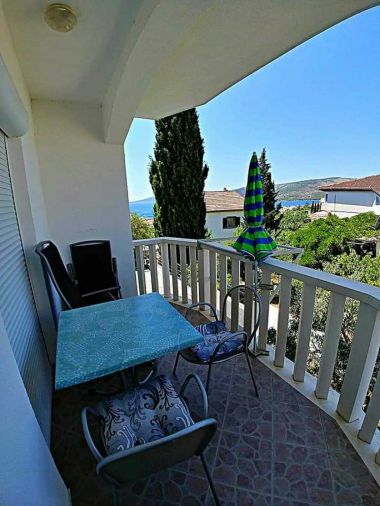 Apartmaji Katy - 150m from the clear sea: A1(2+2) Seget Vranjica - Riviera Trogir 