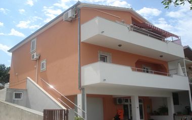 Apartmaji Ante - 80 m from sea: A1(4), A2(2+1) Seget Vranjica - Riviera Trogir 