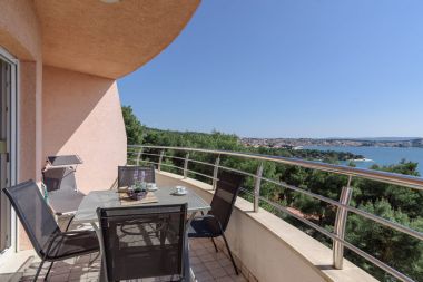 Apartmaji Pery - 2 bedroom sea view apartment: A1(4+1) Trogir - Riviera Trogir 