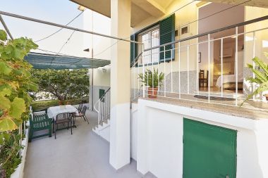 Apartmaji Ivanka - 200 m from sea: A1(4) Trogir - Riviera Trogir 