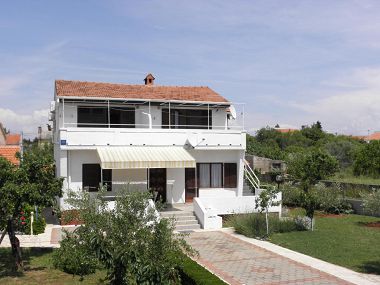 Apartmaji Kuce - 150m from the beach with parking: SA1(2), SA2(2) Sušica - Otok Ugljan 
