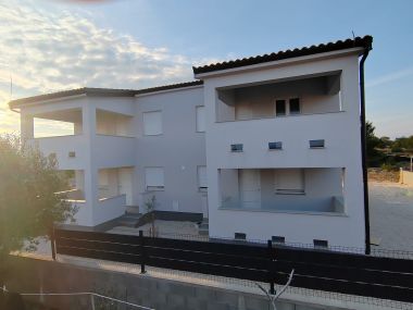 Apartmaji Juli - modern: A1(2+2) Vir - Riviera Zadar 