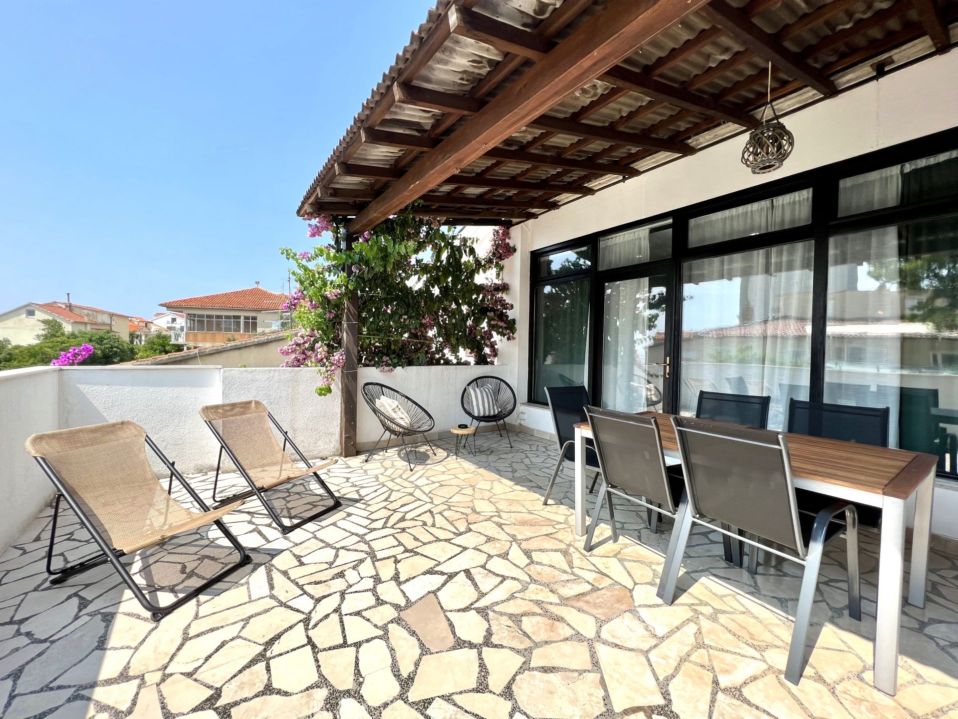 Apartmaji Denis - great location & large terrace: A1(5) Makarska - Riviera Makarska 