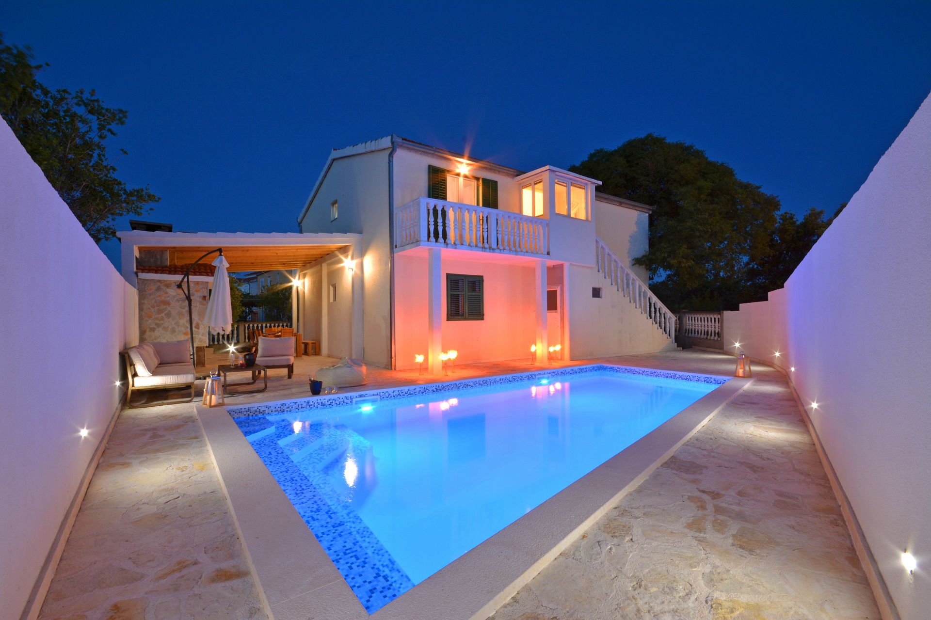 Apartmaji Zeljko - with pool : A1(6) Marina - Riviera Trogir 