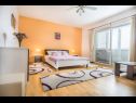 Apartmaji Sveto - 400 m from beach: A1(4) Biograd - Riviera Biograd  - Apartma - A1(4): spalnica