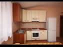 Apartmaji Vese - 100 m from beach: A1(2+2), A2(2+2), A3(5+3), A4(2+2) Sveti Petar - Riviera Biograd  - Apartma - A3(5+3): kuhinja
