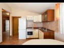 Apartmaji Vese - 100 m from beach: A1(2+2), A2(2+2), A3(5+3), A4(2+2) Sveti Petar - Riviera Biograd  - Apartma - A4(2+2): kuhinja in jedilnica