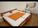 Apartmaji Ivo - relaxing & comfortable: A1(4+1) Vrgada (Otok Vrgada) - Riviera Biograd  - Apartma - A1(4+1): spalnica