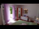 Apartmaji in sobe Cvita - 150 m from pebble beach: SA1(2), A2(2+1), SA3(2), A4(4) Bol - Otok Brač  - Studio apartma - SA1(2): spalnica