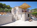 Hiša za počitnice Tonko - open pool: H(4+1) Postira - Otok Brač  - Hrvaška  - dvorišče