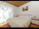Apartmaji Lile - 30 m from beach: A2(4) Postira - Otok Brač  - Apartma - A2(4): spalnica