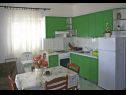 Apartmaji Nikša - 10 m from beach: A1 Narancasti(5), A2 Zeleni(3) Postira - Otok Brač  - Apartma - A2 Zeleni(3): kuhinja in jedilnica