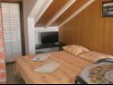 Apartmaji Damir - 80 m from beach: A1(4), A2(2+2) Postira - Otok Brač  - Apartma - A2(2+2): spalnica