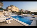 Apartmaji Dragan - with pool and seaview: A2(4), A3(5) Postira - Otok Brač  - hiša