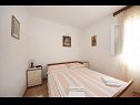 Apartmaji Mira - great location & free Bbq: A1(2+2), A2(2+1) Splitska - Otok Brač  - Apartma - A2(2+1): spalnica