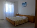Apartmaji Mari - 30 m from sea : A1(6) Sumartin - Otok Brač  - Apartma - A1(6): spalnica