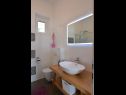 Apartmaji Mari - 30 m from sea : A1(6) Sumartin - Otok Brač  - Apartma - A1(6): kopalnica s straniščem