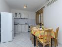 Apartmaji Silvana - economy apartments : A1(4), A3(2+1), A2(2) Supetar - Otok Brač  - Apartma - A1(4): kuhinja in jedilnica
