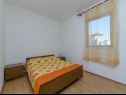 Apartmaji Silvana - economy apartments : A1(4), A3(2+1), A2(2) Supetar - Otok Brač  - Apartma - A3(2+1): spalnica