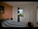 Apartmaji Adel - 70 m from beach: A1(4), A2(3+2), SA3(2), A4(4+2) Supetar - Otok Brač  - Apartma - A1(4): spalnica