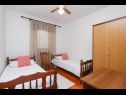 Apartmaji Miro - 3 Bedroom apartment: A1(6) Supetar - Otok Brač  - Apartma - A1(6): spalnica