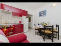 Apartmaji Adel - 70 m from beach: A1(4), A2(3+2), SA3(2), A4(4+2) Supetar - Otok Brač  - Apartma - A2(3+2): kuhinja in jedilnica