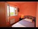 Apartmaji Vrilo- 30m from the sea A1(4+2) Supetar - Otok Brač  - Apartma - A1(4+2): spalnica